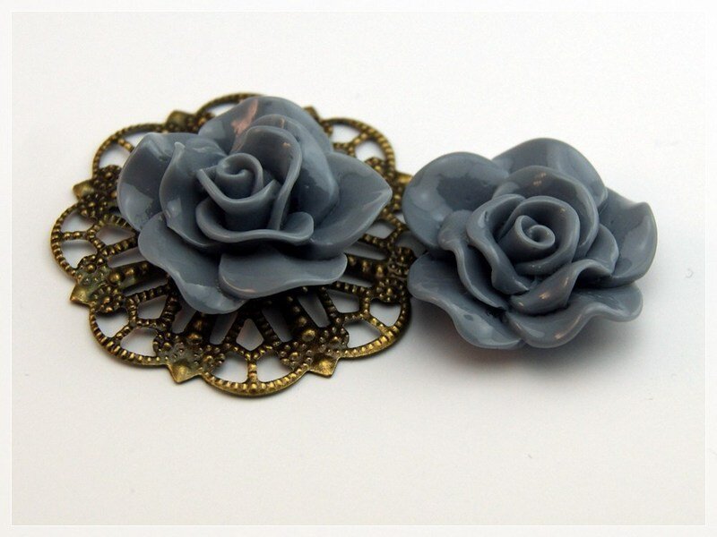 2 Cabochon Rose groß grau