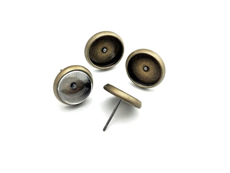 10 Ohrstecker in antik Bronze für 10 mm Cabochon