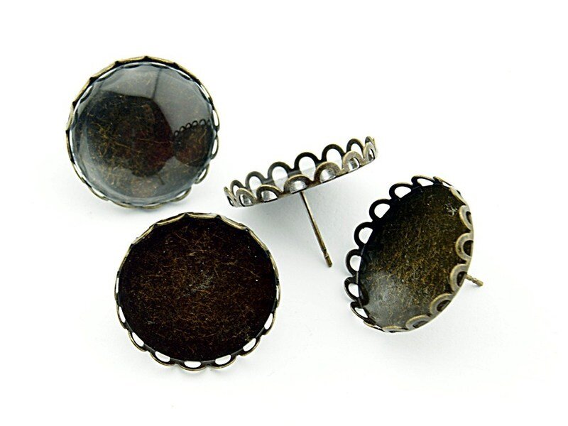 4 Ohrstecker in antik Bronze für 20 mm Cabochon